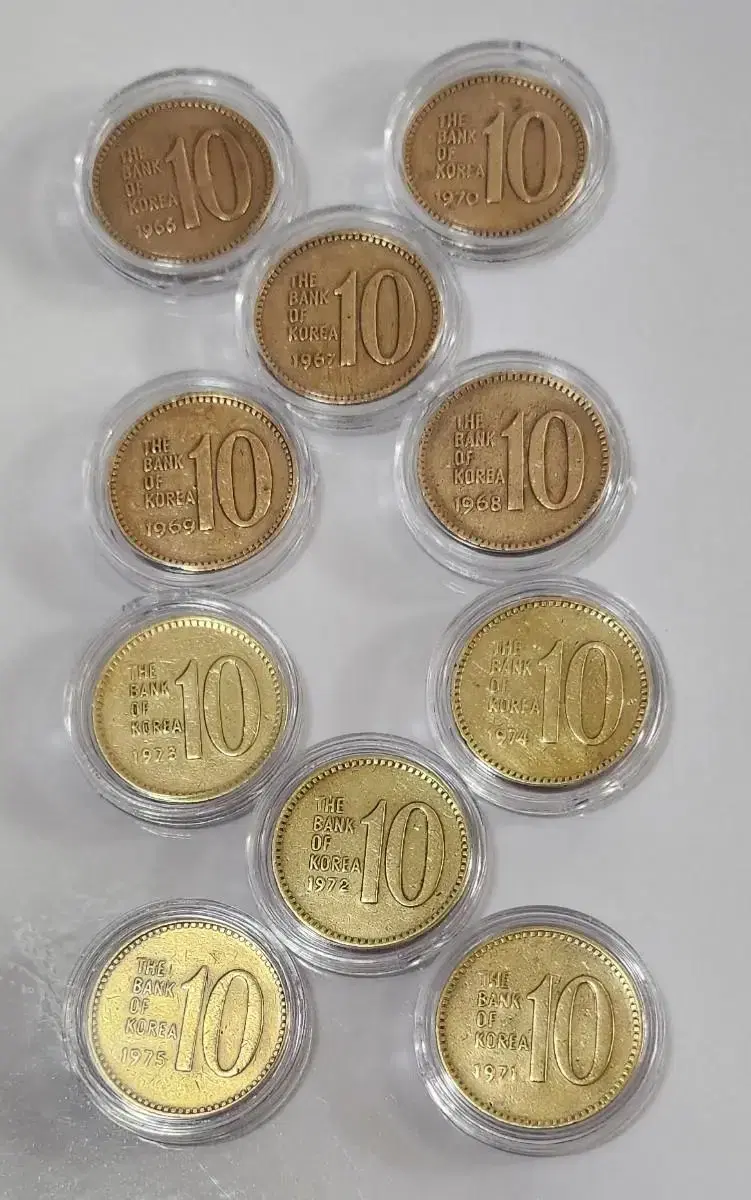 1966년 10원 주화~1975년 까지 10종류 황동5개 적동5개(세척)